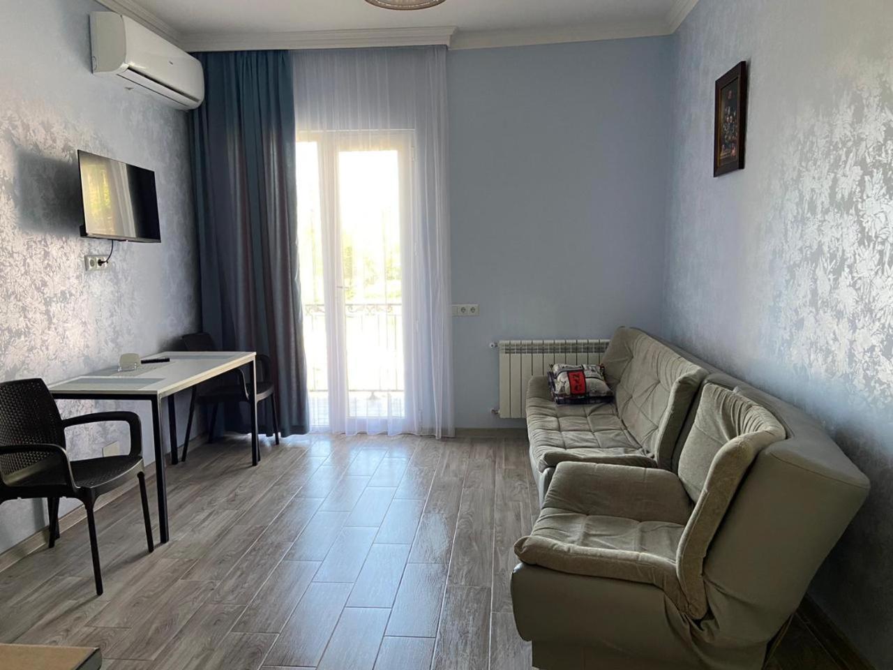 Отель Kemo House Батуми Экстерьер фото